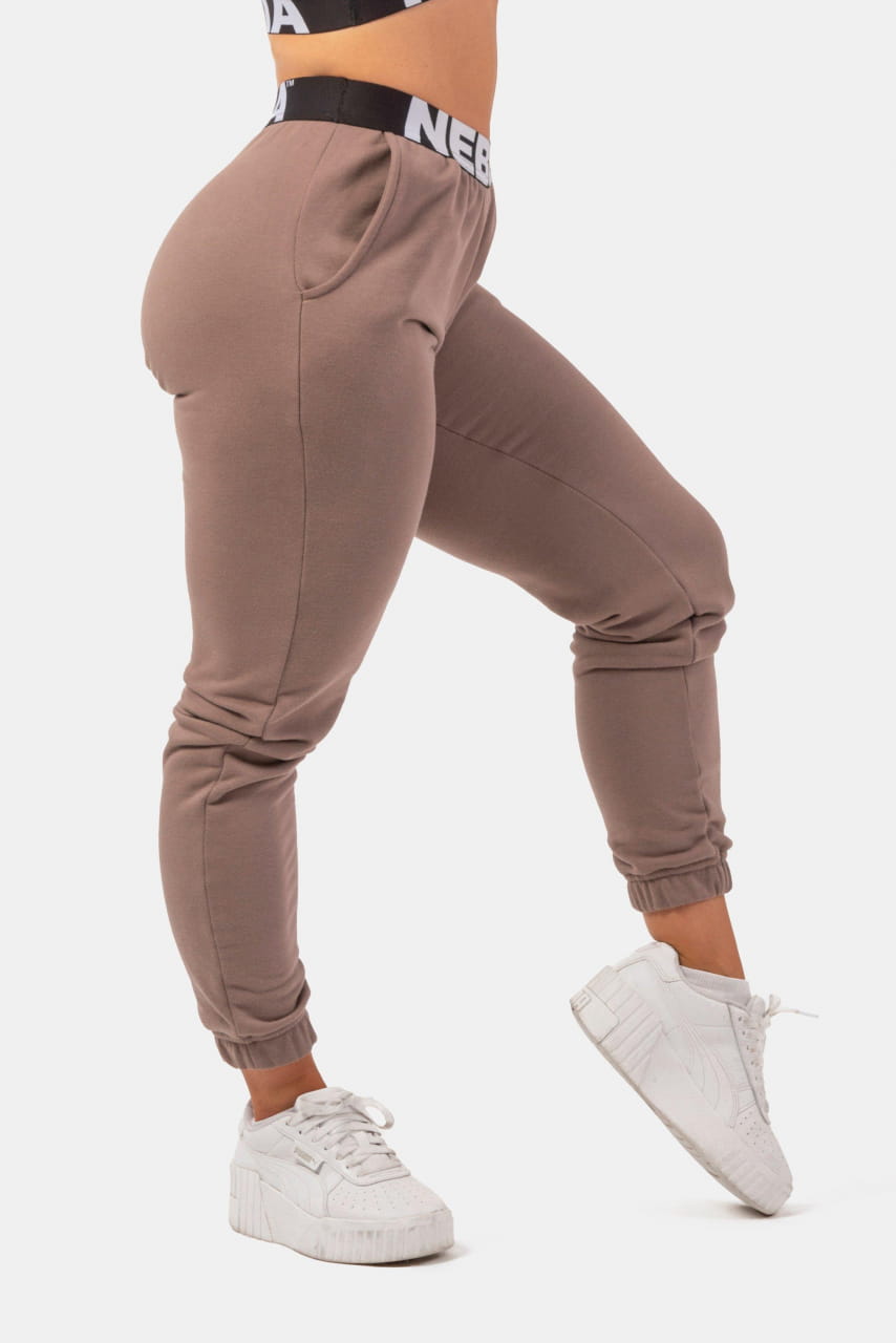 Pantalones de deporte para mujer Nebbia Iconic Mid-Waist Sweatpants with elastic “N” waistband
