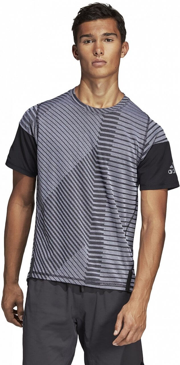 T-shirts adidas Freelift 360 Strong Graphic Tee