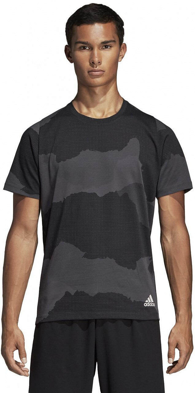 T-Shirts adidas Freelift Tech Camo Graphic Tee